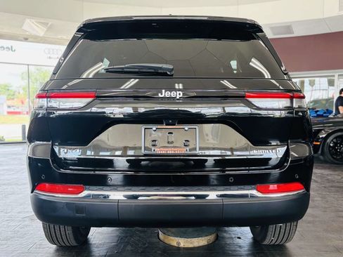 Used 2025 Jeep Grand Cherokee Limited AWD/4WD image 12