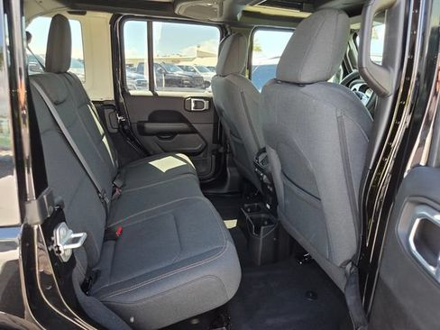 Used 2026 Jeep Wrangler Unlimited Sahara AWD/4WD image 14