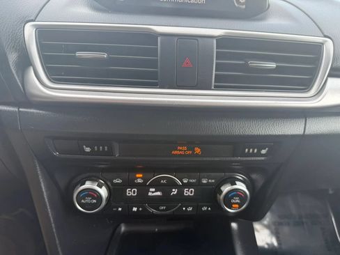 Used 2017 MAZDA MAZDA3 Touring FWD image 30