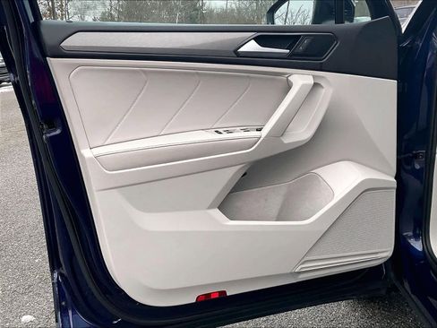 Used 2022 Volkswagen Tiguan SE image 8