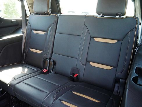 Used 2022 GMC Yukon AT4 AWD/4WD image 17