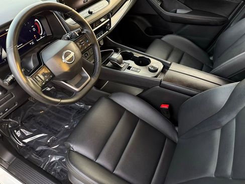 Certified 2025 Nissan Rogue SL image 17