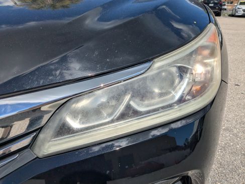 Used 2017 Honda Accord EX image 10