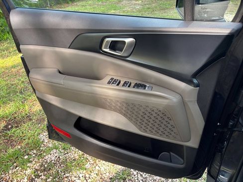 Used 2026 Kia Carnival FWD image 18