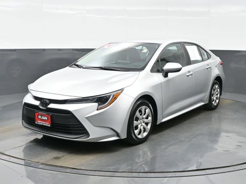 Used 2024 Toyota Corolla LE image 2