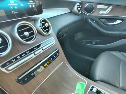 Used 2020 Mercedes-Benz GLC 300 4MATIC image 30