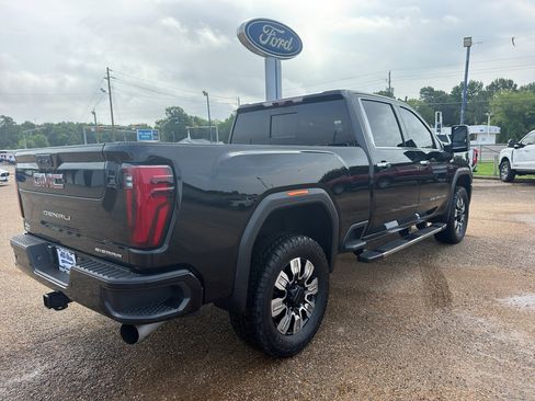 Used 2024 GMC Sierra 2500 Denali w/ Denali Reserve Package AWD/4WD image 5