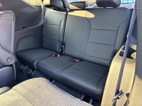 Used 2026 Chevrolet Traverse Z71 image 17