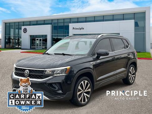 Certified 2022 Volkswagen Taos SE image 1