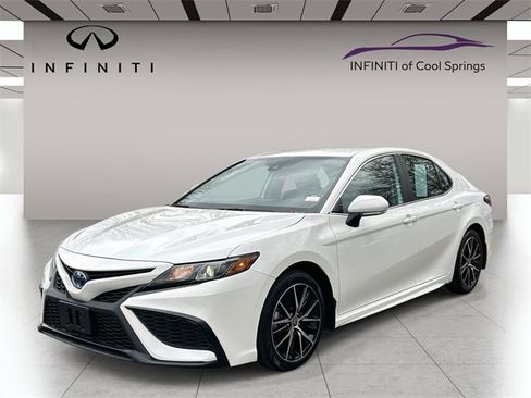 Used 2024 Toyota Camry SE image 3