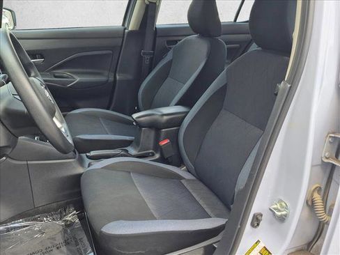 Used 2024 Nissan Versa SV FWD image 15