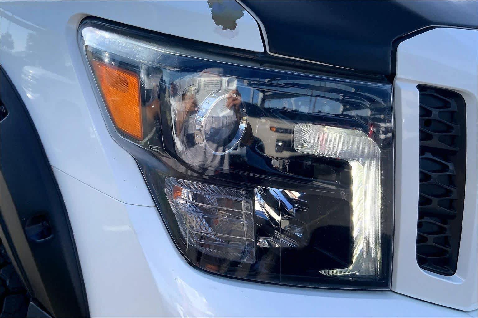 Used 2018 Nissan Titan SL w/ Midnight Edition AWD/4WD image 28