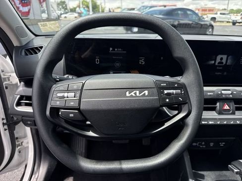 Used 2025 Kia K4 FWD image 16