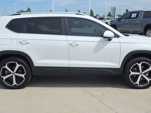 Used 2025 Volkswagen Taos SEL AWD/4WD image 6