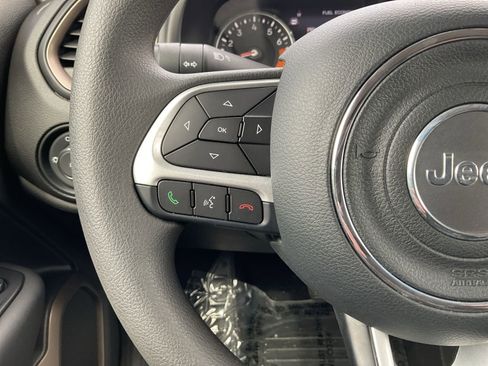 Used 2023 Jeep Renegade Latitude AWD/4WD image 16
