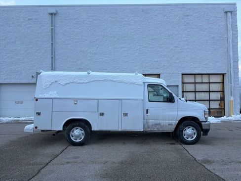 New 2026 Ford E-350 and Econoline 350 Super Duty w/ Power Equipment Group RWD image 2