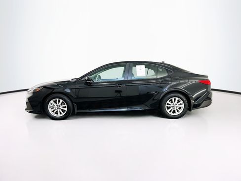 Used 2025 Toyota Camry LE w/ Convenience Package FWD image 4