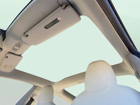 Used 2022 Tesla Model 3 Standard Range image 6