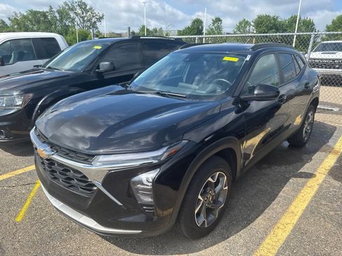 Used 2025 Chevrolet Trax LT w/ Driver Confidence Package FWD image 22