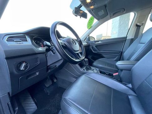 Used 2018 Volkswagen Tiguan SE w/ 18" Alloy Wheels Package AWD/4WD image 12