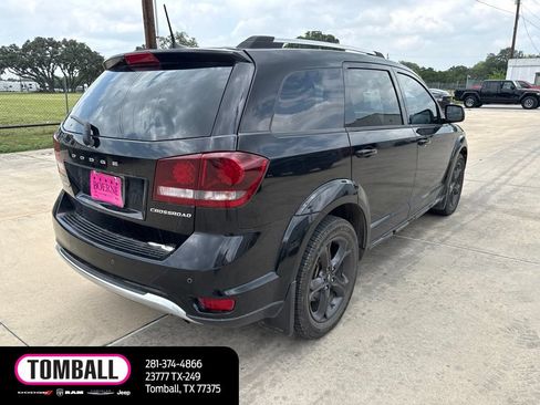 Used 2019 Dodge Journey Crossroad w/ Nav & Sun Group FWD image 11