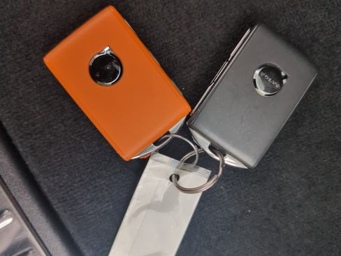 Used 2025 Volvo XC90 B6 Plus image 34