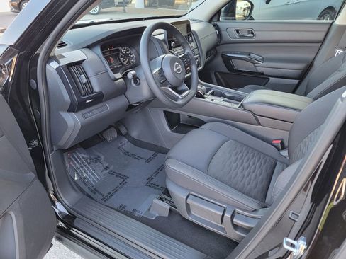 Used 2025 Nissan Pathfinder S image 20