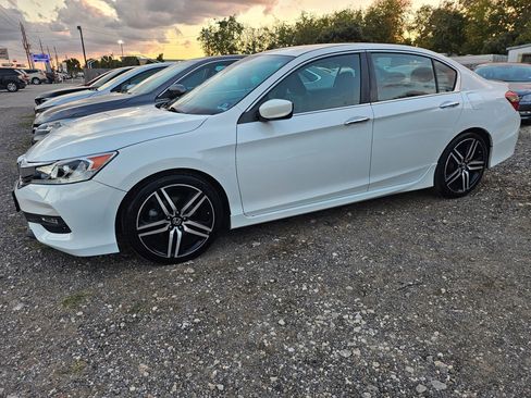 Used 2017 Honda Accord Sport Special Edition image 4