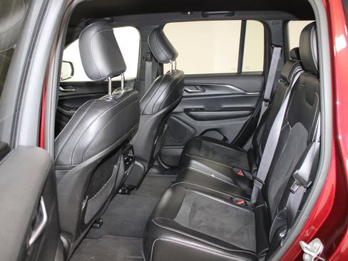 Used 2024 Jeep Grand Cherokee Altitude AWD/4WD image 24