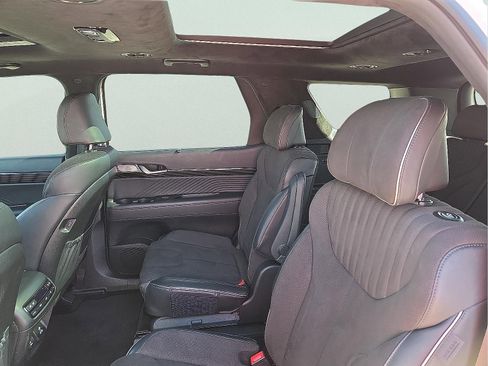 Used 2024 Hyundai Palisade Calligraphy image 10
