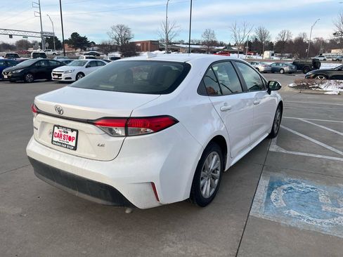 Used 2023 Toyota Corolla LE w/ LE Convenience Package image 6