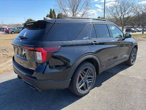 Used 2026 Ford Explorer ST-Line w/ ST-Line Street Pack AWD/4WD image 3