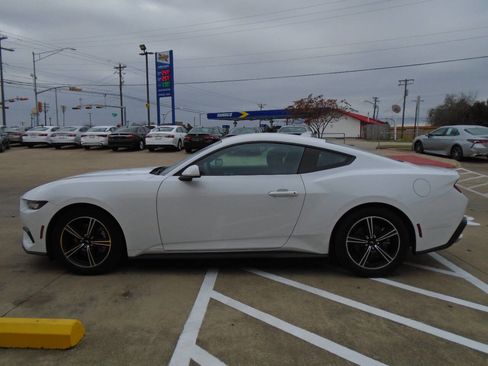 Used 2024 Ford Mustang Coupe image 4