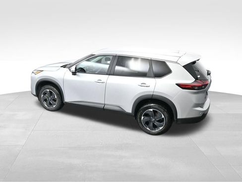 Used 2024 Nissan Rogue SV AWD/4WD image 45