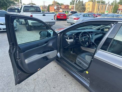 Used 2018 Toyota Camry XLE FWD image 9