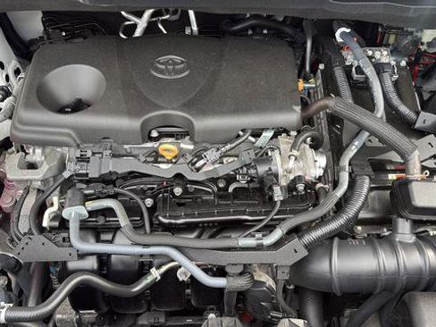 Used 2024 Toyota Sienna LE image 19