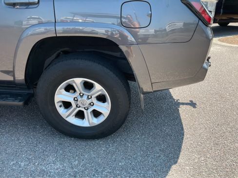 Used 2020 Toyota 4Runner SR5 AWD/4WD image 9