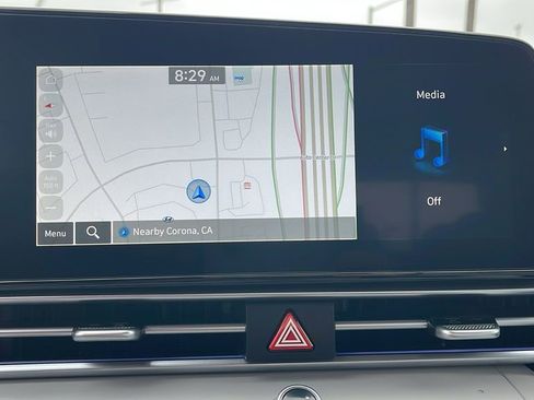 New 2025 Hyundai Elantra Limited image 19