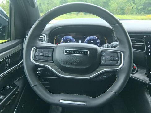 Used 2024 Jeep Wagoneer L Series II w/ Flexible Seating Group AWD/4WD image 22