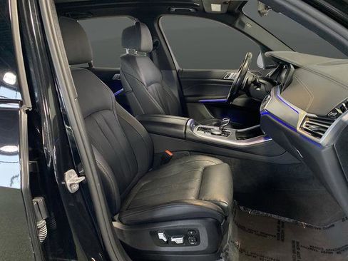 Used 2021 BMW X5 M50i image 32