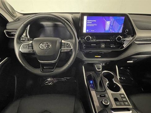 Used 2023 Toyota Highlander Limited image 12