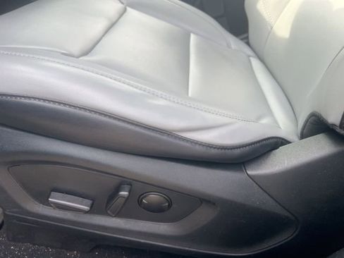 Used 2021 Ford Explorer XLT w/ Equipment Group 202A image 11