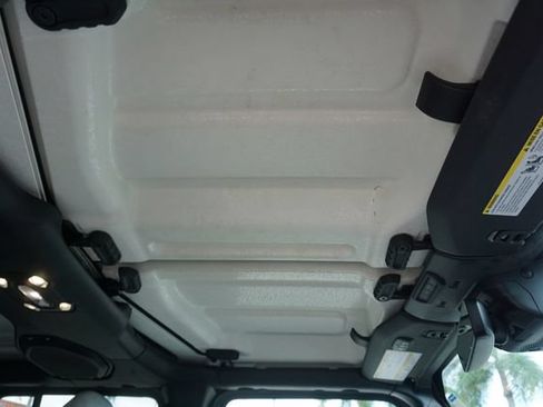 Used 2021 Jeep Gladiator Mojave w/ Dual Top Group AWD/4WD image 7