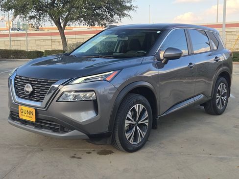 Used 2023 Nissan Rogue SV image 3