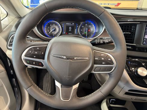 Used 2024 Chrysler Voyager LX image 6