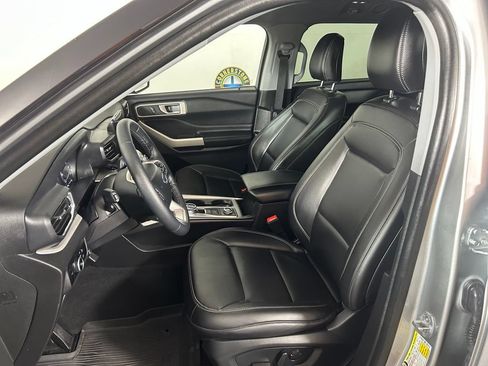 Used 2023 Ford Explorer XLT w/ Equipment Group 202A AWD/4WD image 10