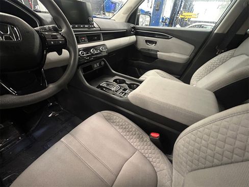 Used 2023 Honda Pilot LX image 11
