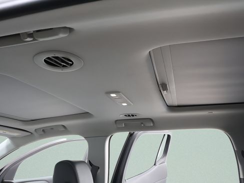 Used 2019 GMC Acadia SLT w/ LPO, Floor Liner Package FWD image 9
