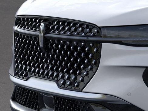 New 2025 Lincoln Nautilus Premier image 17