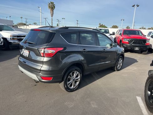 Used 2018 Ford Escape SE image 7